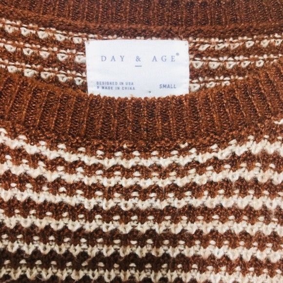 DAY & AGE Contrasting Knit Pullover Sweater in Rust Brown Stripe Size Small NWOT - Picture 5 of 7